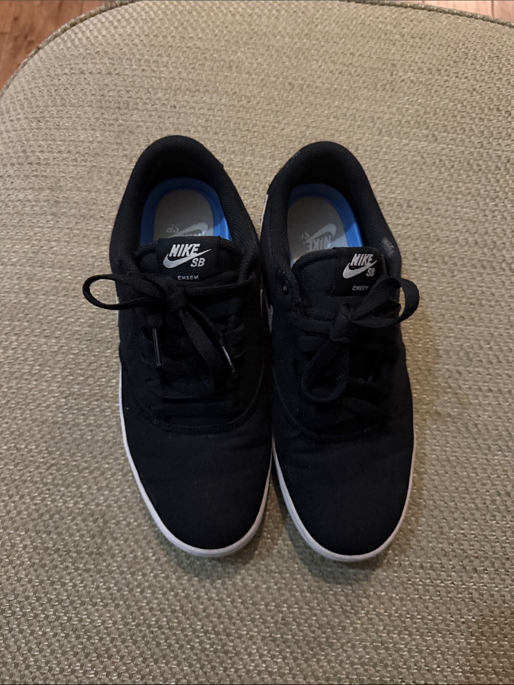 Nike SB Men’s Black Low-Top Skate Sneakers with White Sole